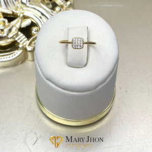 Anillo Cuadrado Tachonado